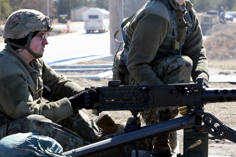 Transportation Soldiers qualify with .50 caliber machine guns ></noscript> U.S. ...