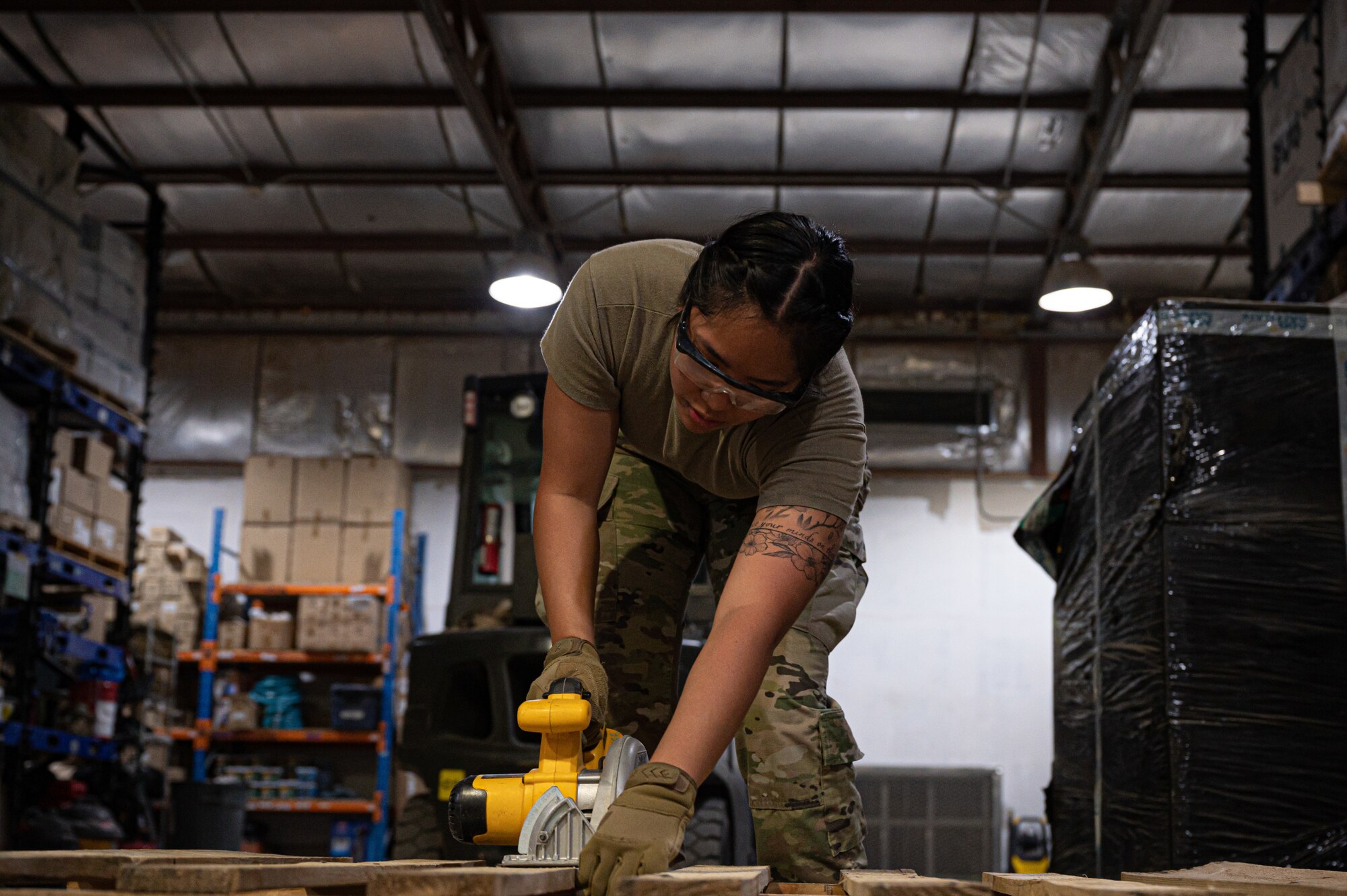 Project Salvage Pallets is a new upcycle program at Ali Al Salem Air Base that allows service members to use salvaged wooden pallets to create furniture for airmen dorms and common areas.