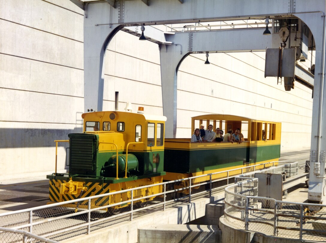 The first version of the tour train consisted of a 25-ton General Electric locomotive donated from the U.S. Naval Station in Chino Lake, California and a flat bed trailer that was built to hold passengers by high school and college volunteers.