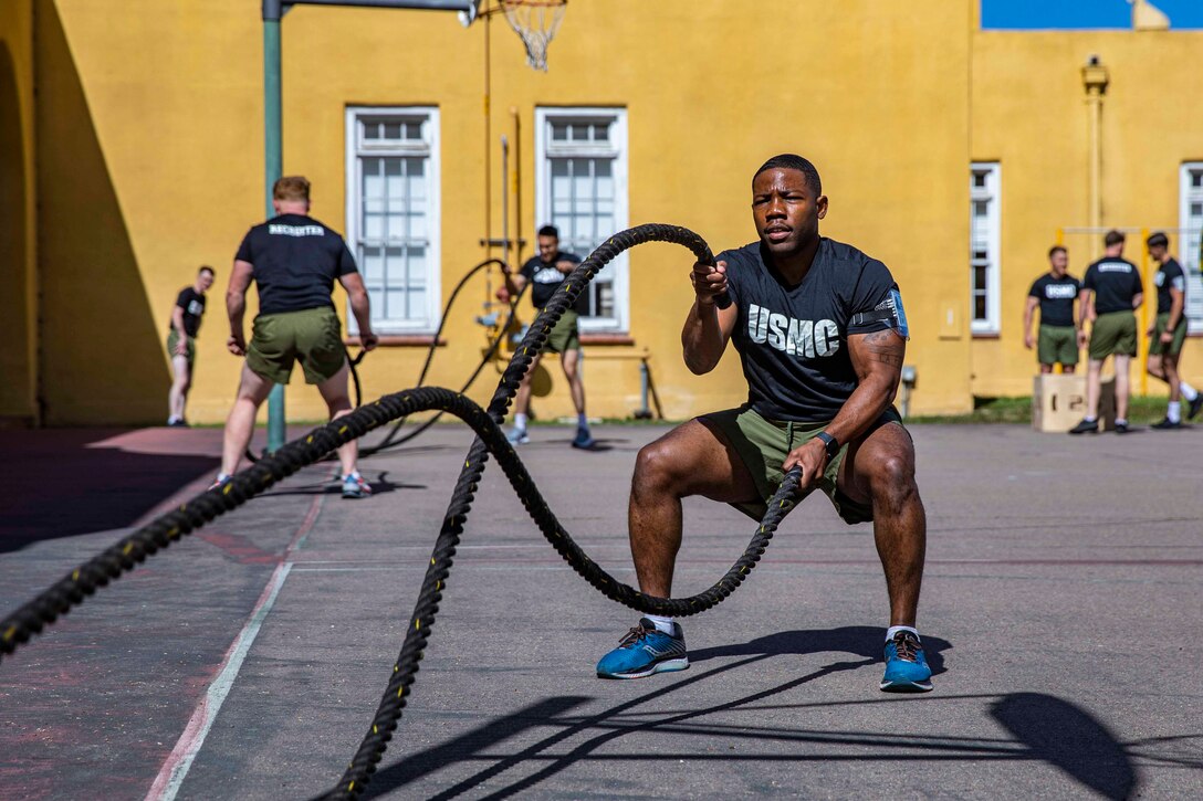 A Marine Corps student uses battle ropes.