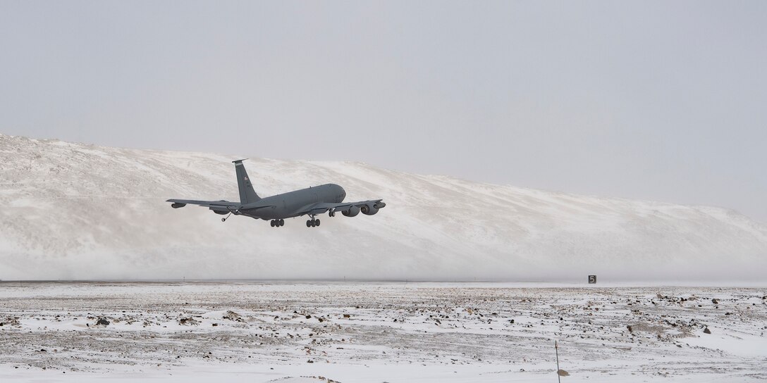 A Royal Canadian Air Force C-17 ascends from the airfield at Thule Air Base, Greenland, during Operation NOBLE DEFENDER, March 16, 2022.