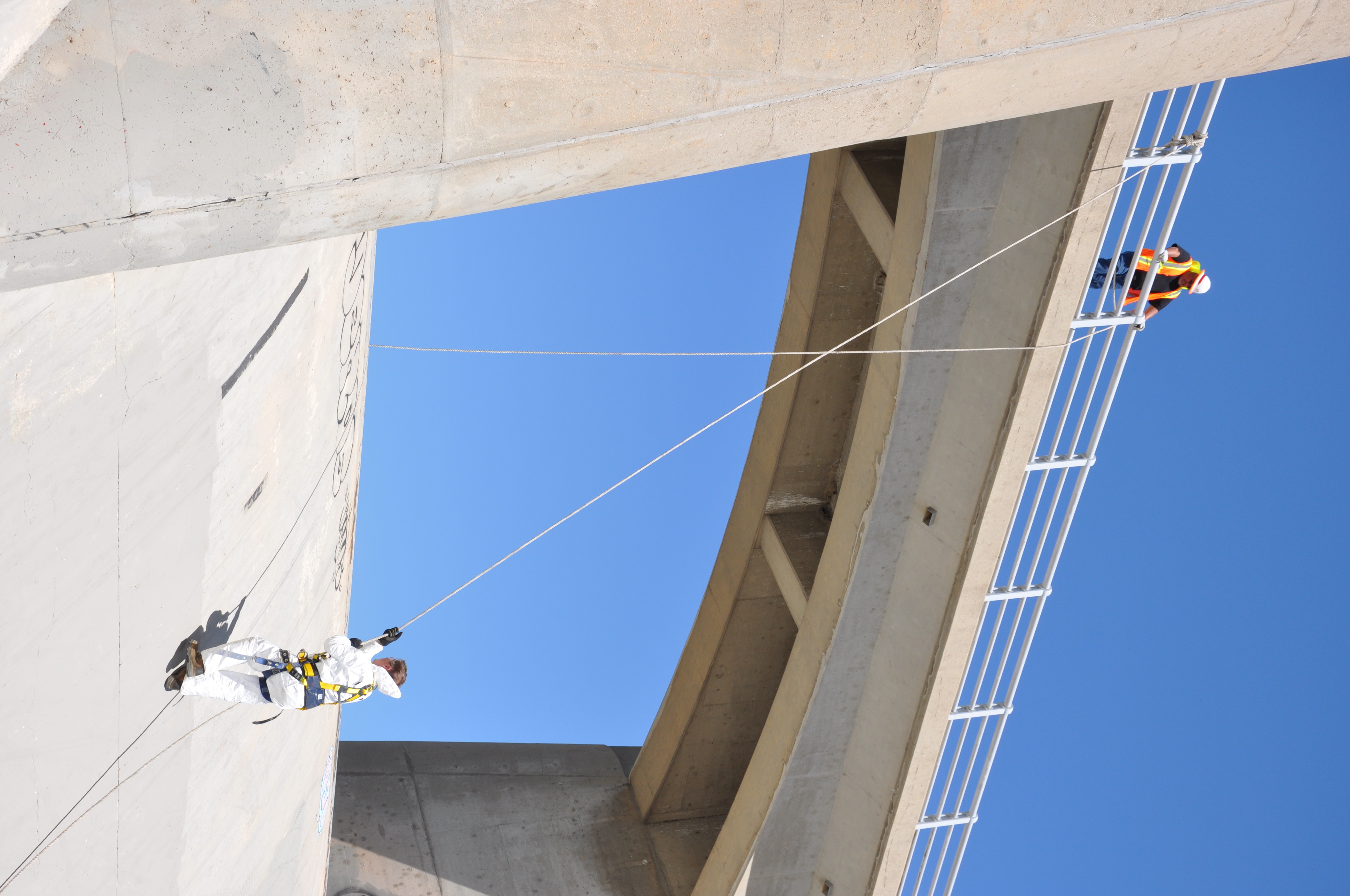 LA, Philadelphia engineers conduct hydraulic steel structure 