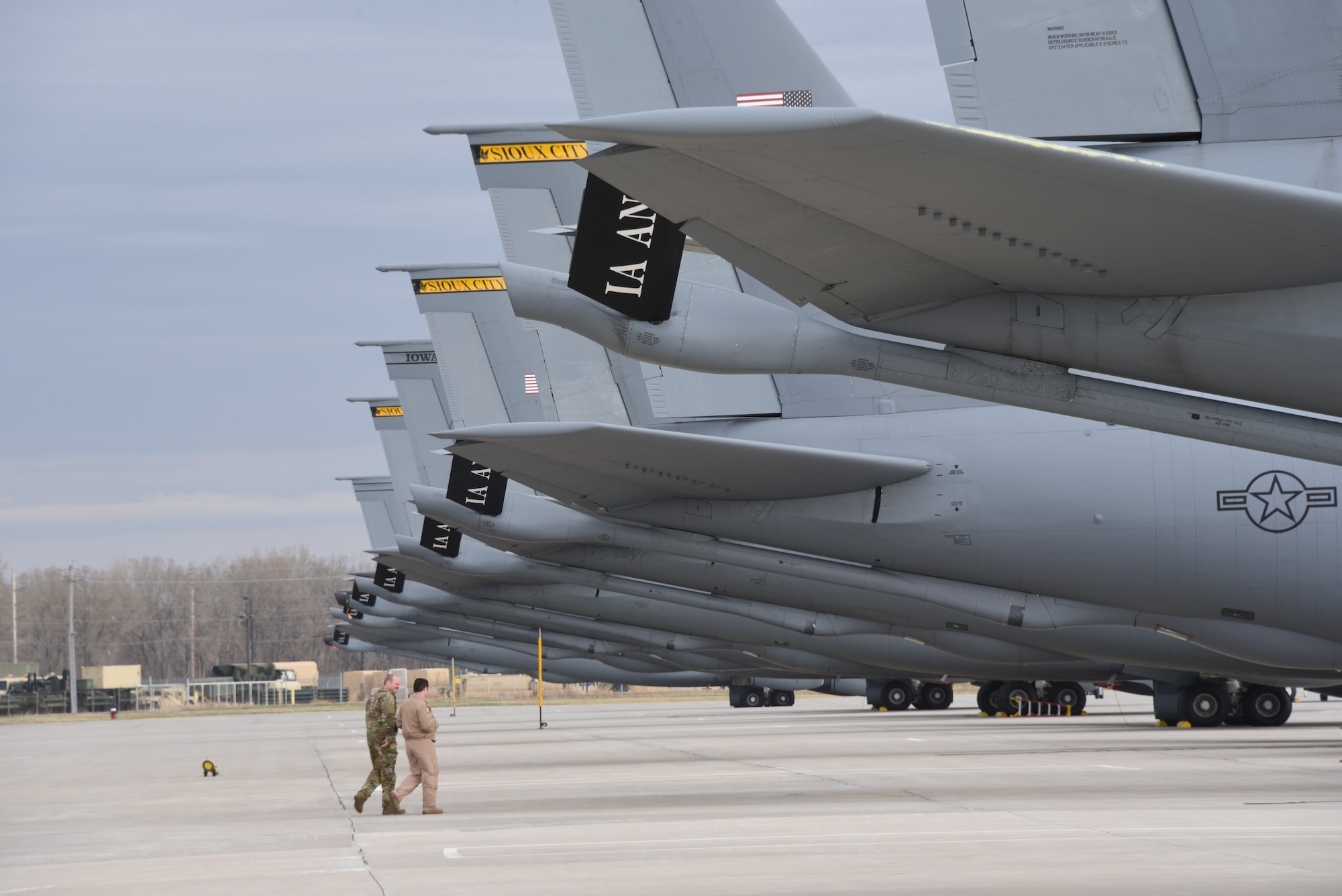 Iowa Air National Guard worldwide deployments continue, as one group  returns another departs > 185th Air Refueling Wing > Article Display