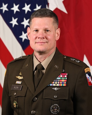 U.S. Army Maj. Gen. Martin F. Klein poses for his official portrait in the Army portrait studio at the Pentagon in Arlington, Va, April 19, 2022.  (U.S. Army photo by William Pratt)\r