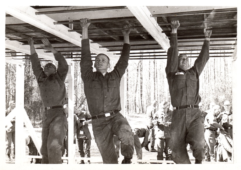 Soldiers participate in an obstacle course.