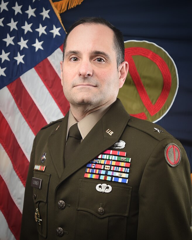 Brigadier General Richard W. Corner, 85th U.S. Army Reserve Support Command