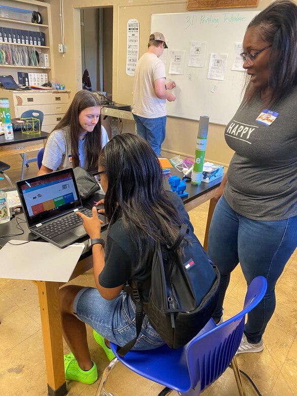 Students at the 2021 GEMS II Academy of Innovation camp learn about 3D printing technology. (U.S. Army Corps of Engineers photo)