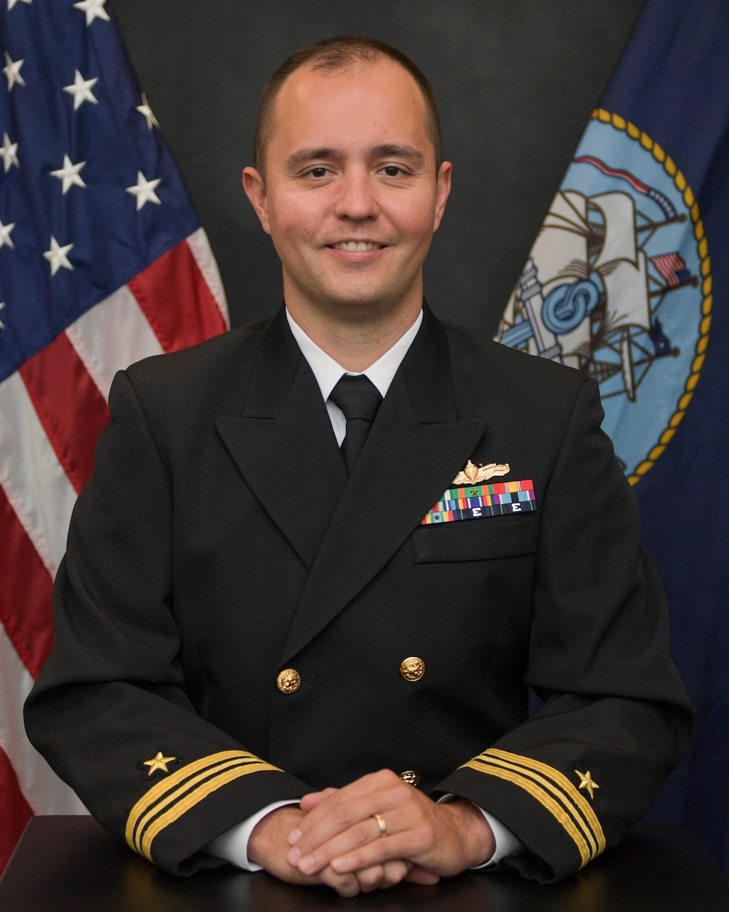 Official studio portrait of Cmdr. William P. Murtha, Executive Officer, USS Whidbey Island (LSD 41)