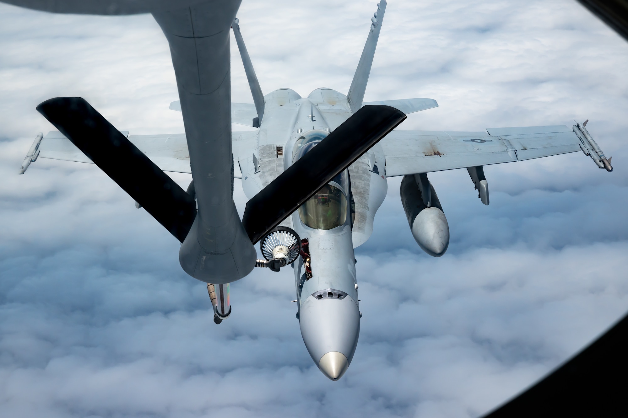 Aircraft being refueled mid-flight