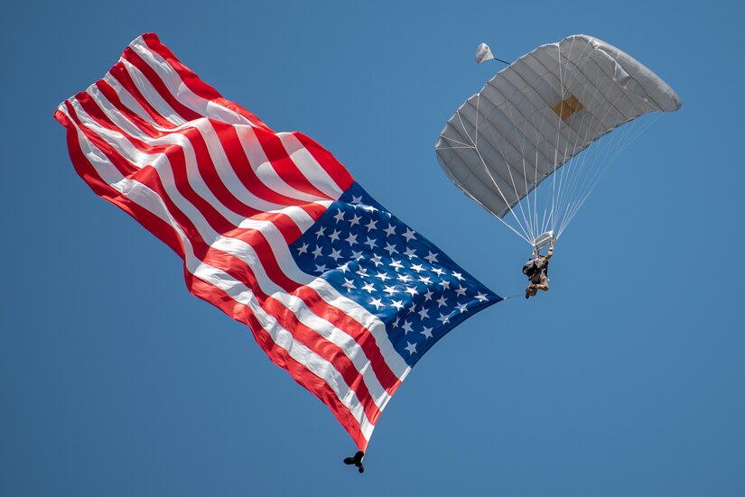 An Airman from the Kentucky Air National Guard’s 123rd Special Tactics Squadron is one of 10 operators to parachute into the Ohio River from a Kentucky Air Guard C-130J Super Hercules aircraft to kick off the annual Thunder Over Louisville air show in downtown Louisville, Ky., April 23, 2022. This year’s event celebrated the 75th anniversary of the United States Air Force. (U.S. Air National Guard photo by Dale Greer)