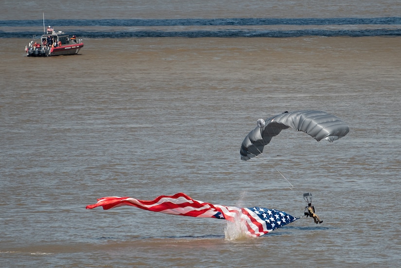 An Airman from the Kentucky Air National Guard’s 123rd Special Tactics Squadron is one of 10 operators to parachute into the Ohio River from a Kentucky Air Guard C-130J Super Hercules aircraft to kick off the annual Thunder Over Louisville air show in downtown Louisville, Ky., April 23, 2022. This year’s event celebrated the 75th anniversary of the United States Air Force. (U.S. Air National Guard photo by Dale Greer)