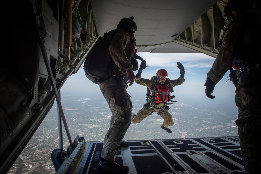 A combat controller with the Kentucky Air National Guard’s 123rd Special Tactics Squadron jumps from a Kentucky Air Guard C-130J Super Hercules for a parachute demonstration during the Thunder Over Louisville air show on April 23, 2022, in Louisville, Ky. Members of the 123rd STS kicked off the show by jumping with banners for the United States of America and Kentucky. (U.S. Air National Guard photo by Staff Sgt. Clayton Wear)