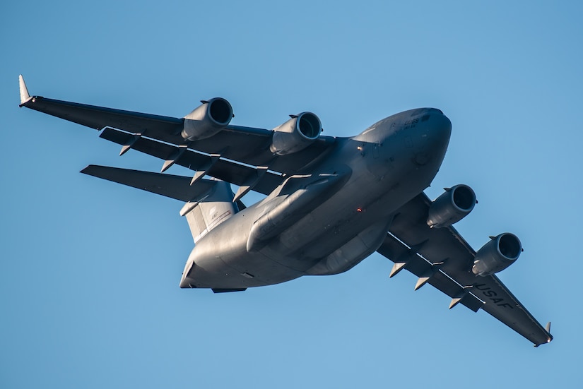 A U.S. Air Force C-17 Globemaster III from the West Virginia Air National Guard performs an aerial demonstration over the Ohio River in downtown Louisville, Ky., April 23, 2022 as part of the Thunder Over Louisville air show. This year’s event celebrated the 75th anniversary of the United States Air Force. (U.S. Air National Guard photo by Dale Greer)