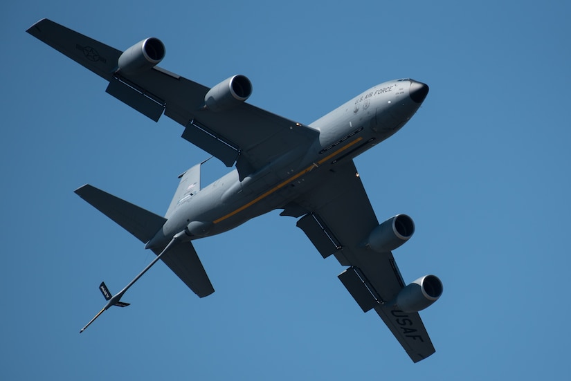 A U.S. Air Force KC-135 Stratotanker from the 72nd Aerial refueling Squadron at Grissom Air Reserve Base, Ind., performs an aerial demonstration over the Ohio River in downtown Louisville, Ky., April 23, 2022 as part of the Thunder Over Louisville air show. This year’s event celebrated the 75th anniversary of the United States Air Force. (U.S. Air National Guard photo by Dale Greer)