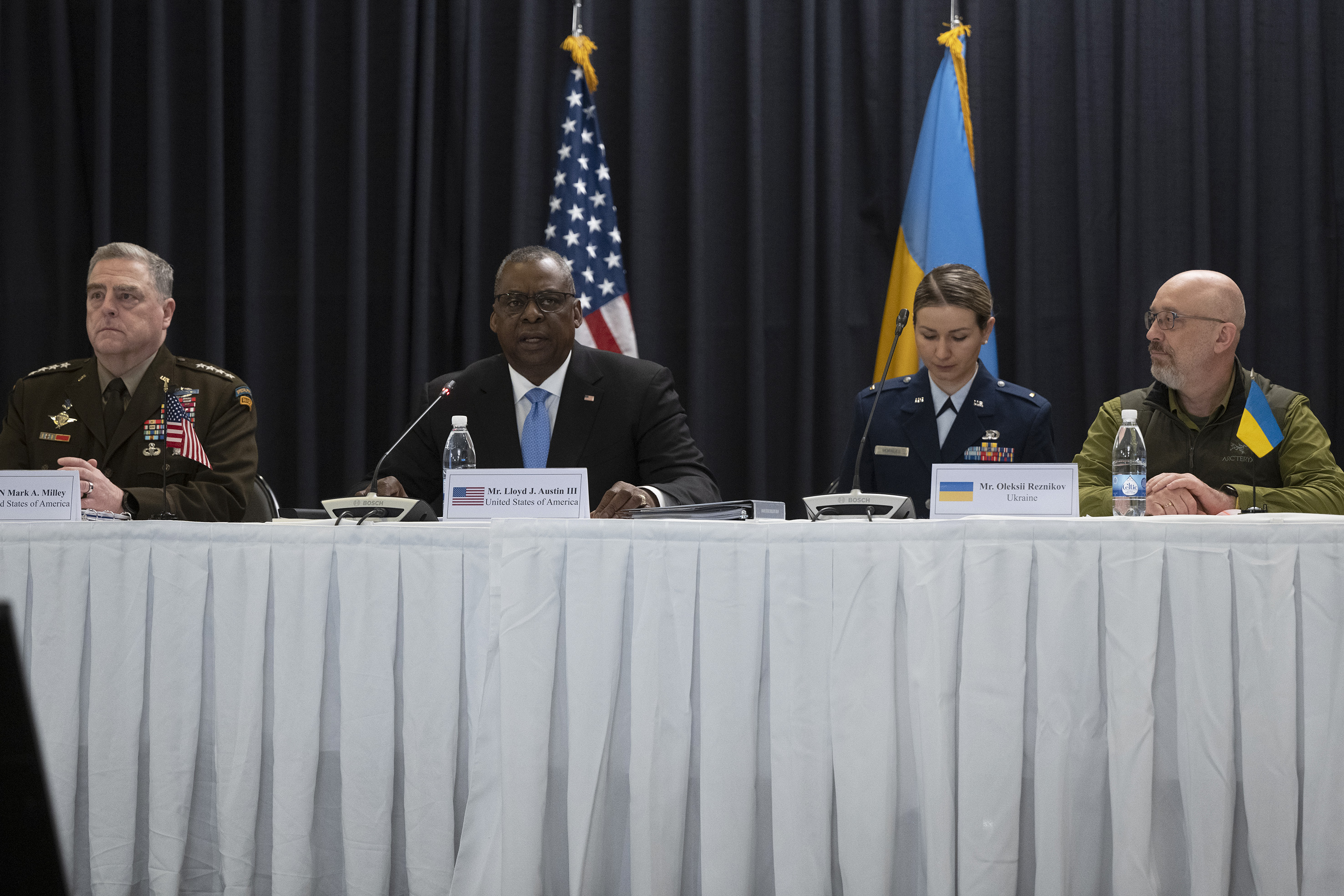 US and allies gather at Ramstein to discuss how to help Ukraine