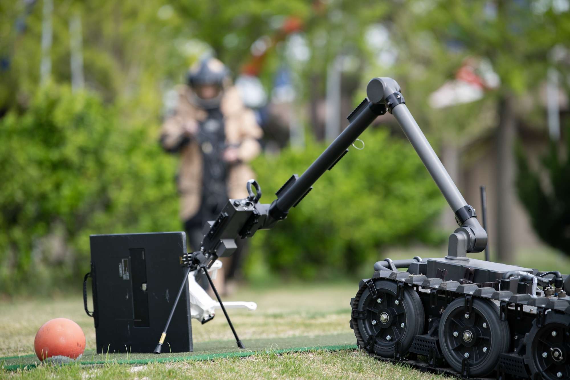 Members assigned to the 8th Fighter Wing respond to a simulated small unmanned aircraft system (sUAS) threat during routine training at Kunsan Air Base, Republic of Korea, April 21, 2022.