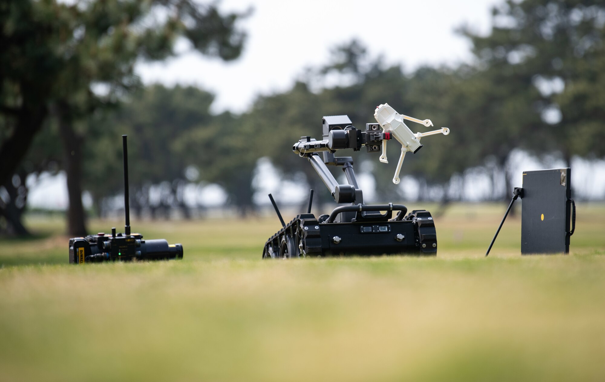 Members assigned to the 8th Fighter Wing respond to a simulated small unmanned aircraft system (sUAS) threat during routine training at Kunsan Air Base, Republic of Korea, April 21, 2022.