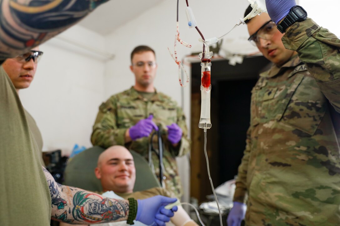 "Quarterhorse" medics conduct blood transfusion training