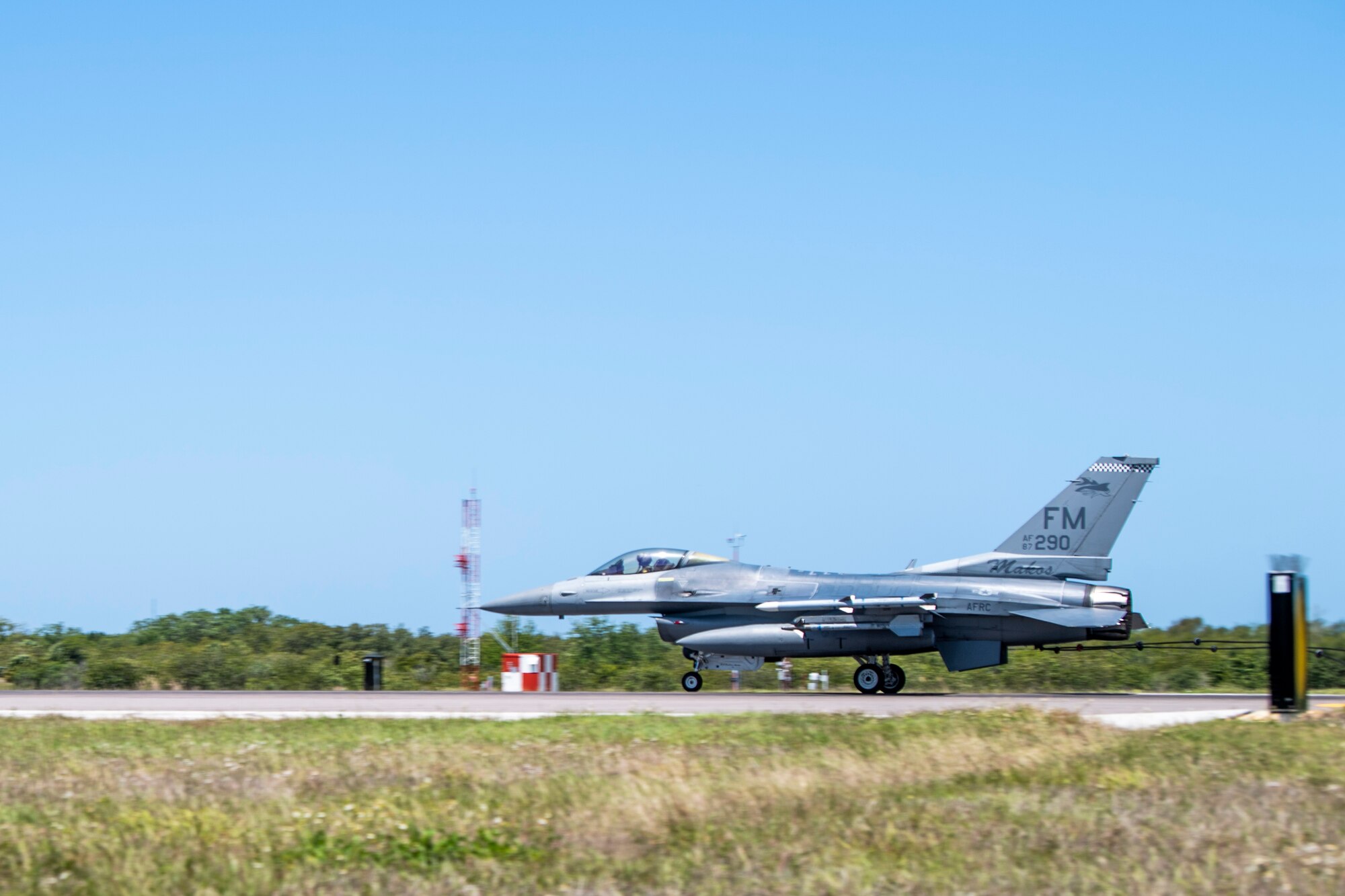 An F-16C Fighting Falcon aircraft assigned to the 482nd Fighter Wing, Homestead Air Reserve Base, Florida, tests a Bak-12 aircraft arresting system at MacDill Air Force Base, Florida, April 22, 2022.