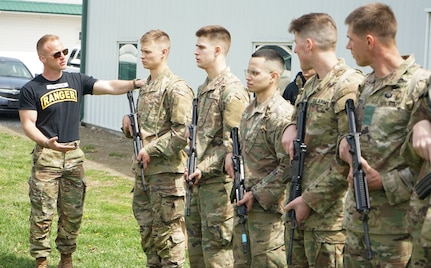 (Left) Sgt. 1st Class Erich Friedlein, noncommissioned officer in charge of Ranger and Sapper Assessment Program, discusses the proper way that the Soldiers and Airmen would go through the Ranger Creed during RSAP on April 21, 2022, at Fort Indiantown Gap, Pa. 30 Soldiers and Airmen started the challenge of going through the intense RSAP.