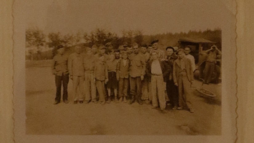Soldiers pose with survivors of Buchenwald concentration camp