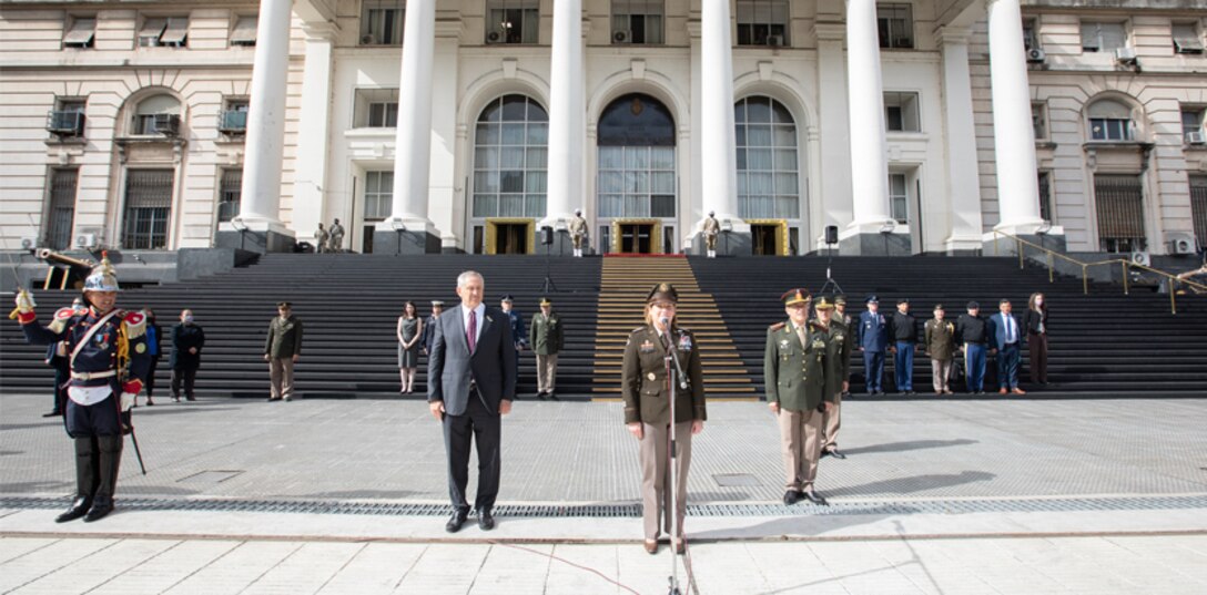 The commander of U.S. Southern Command, Army Gen. Laura Richardson, and Argentine Armed Forces Joint Command Chief Lt. Gen. Juan Martín Paleo, arrive at the Argentine Ministry of Defense.