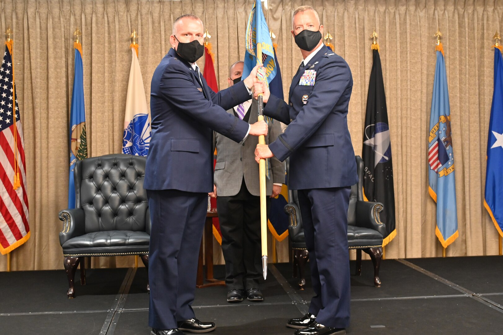 Magee assumes command of DLA at Oklahoma City