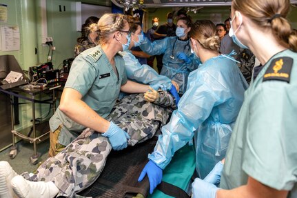 PACIFIC OCEAN (July 20, 2022) Medical personnel from Royal Australian Navy Canberra-class landing helicopter dock HMAS Canberra (L02) take part in a simulated resuscitation exercise aboard the ship’s resuscitation bay during Rim of the Pacific (RIMPAC) 2022. Twenty-six nations, 38 ships, three submarines, more than 170 aircraft and 25,000 personnel are participating in RIMPAC from June 29 to Aug. 4 in and ar