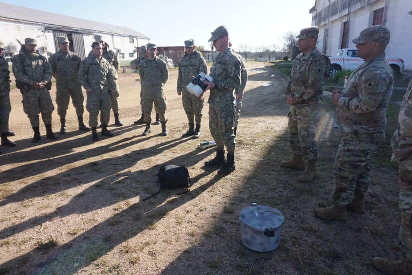 Uruguayan and American Soldiers do counter-IED exercise