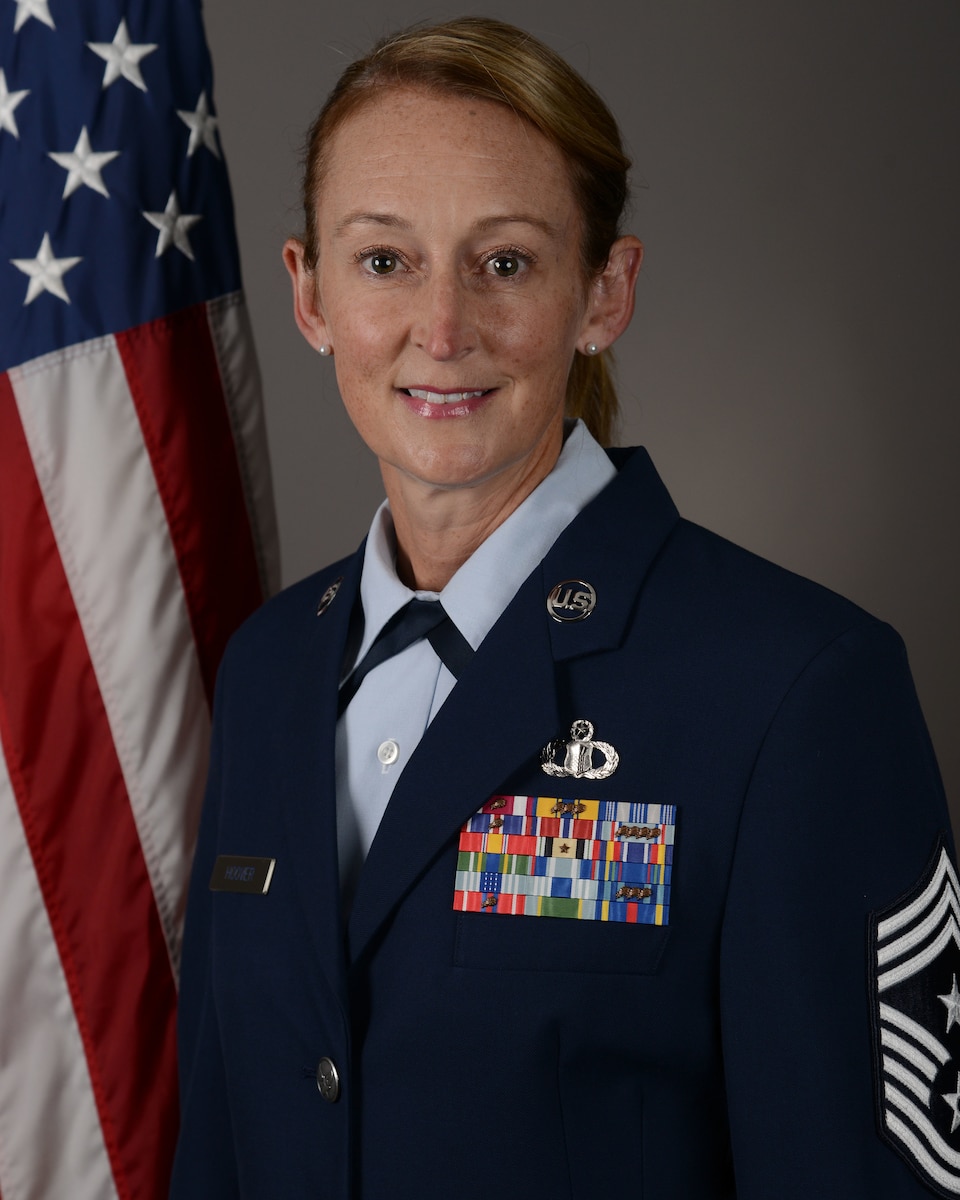 Official photo of CMSGT Laura Hoover. (Air Force photo by Amn William Lunn)