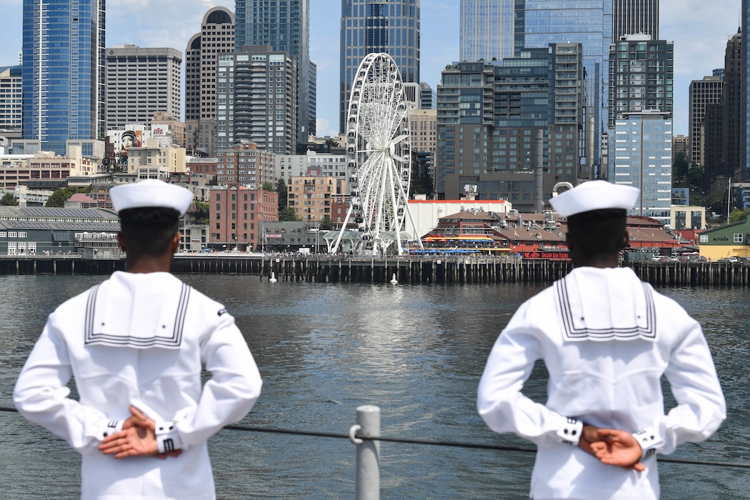 Sailors man the rails aboard the Ticonderoga-class guided-missile cruiser USS Lake Champlain (CG 57) during the parade of ships, August 1 in support of Fleet Week Seattle 2022.