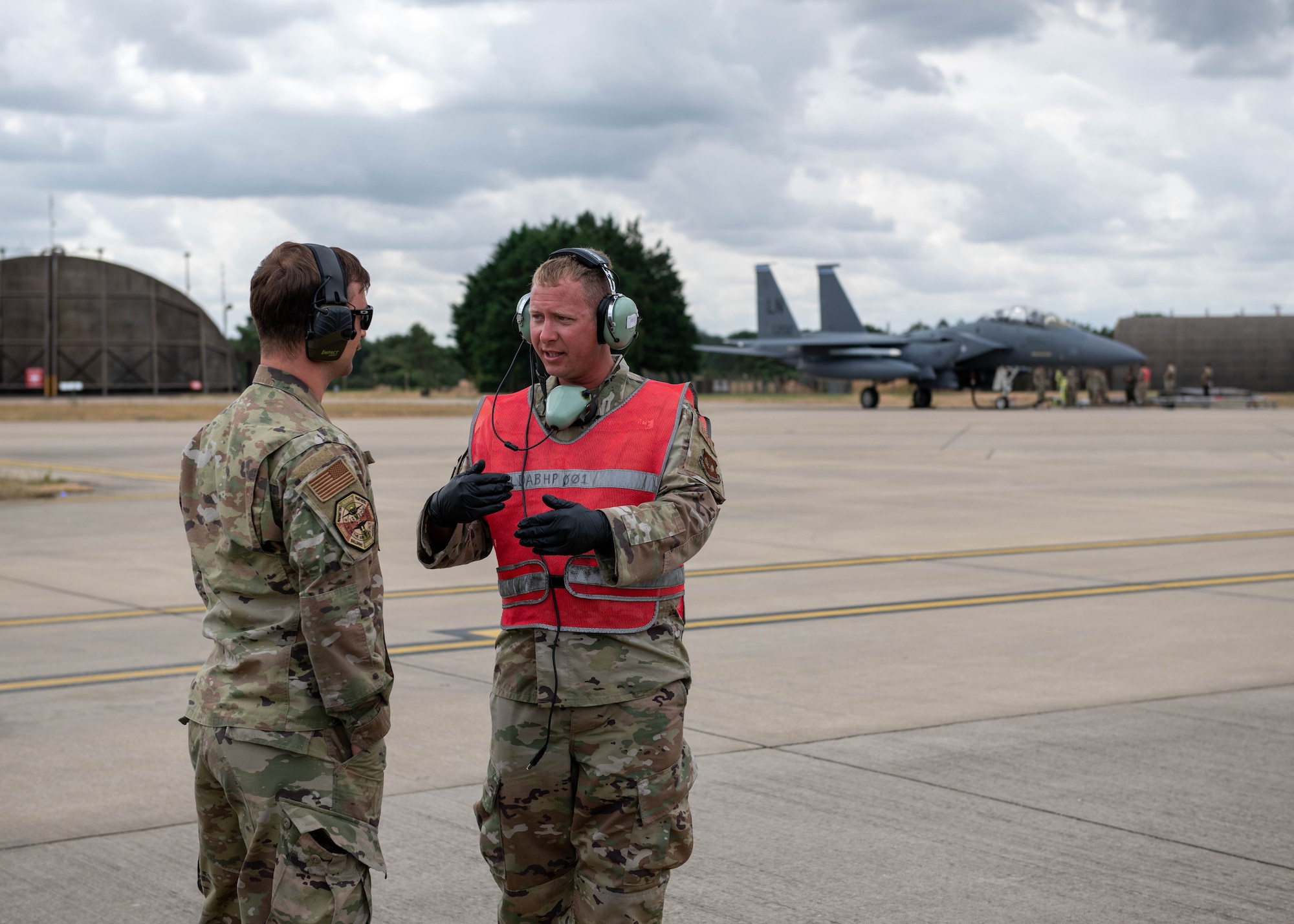 U.S. Air Force Master Sgt. Donavan Reid, 435th Contingency Response Squadron aircraft maintenance flight chief, and a 48th Maintenance Group quality assurance inspector, perform hot-pit refueling training on a F-15E Strike Eagle at Royal Air Force Lakenheath, England, July 27, 2022. This training helps enhance U.S. Air Forces in Europe’s  employment capability of contingency response teams in support assets within the theater. (U.S. Air Force photo by Airman 1st Class Olivia Gibson)
