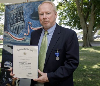 Retired NUWC Division Newport deputy technical director earns Superior Civilian Service Award