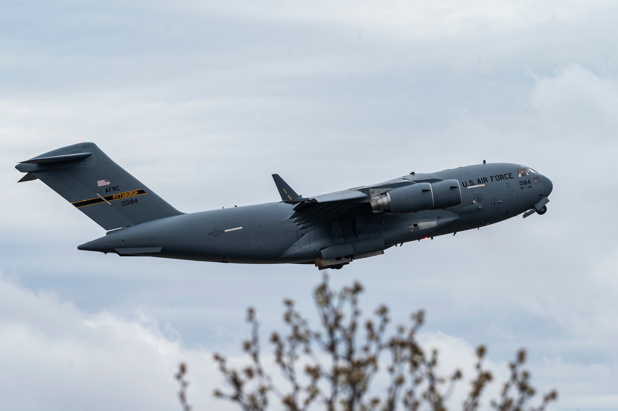A C-17 Globemaster III assigned to the 911th Airlift Wing takes off from the Pittsburgh International Airport Air Reserve Station, Pennsylvania, April 7, 2022.