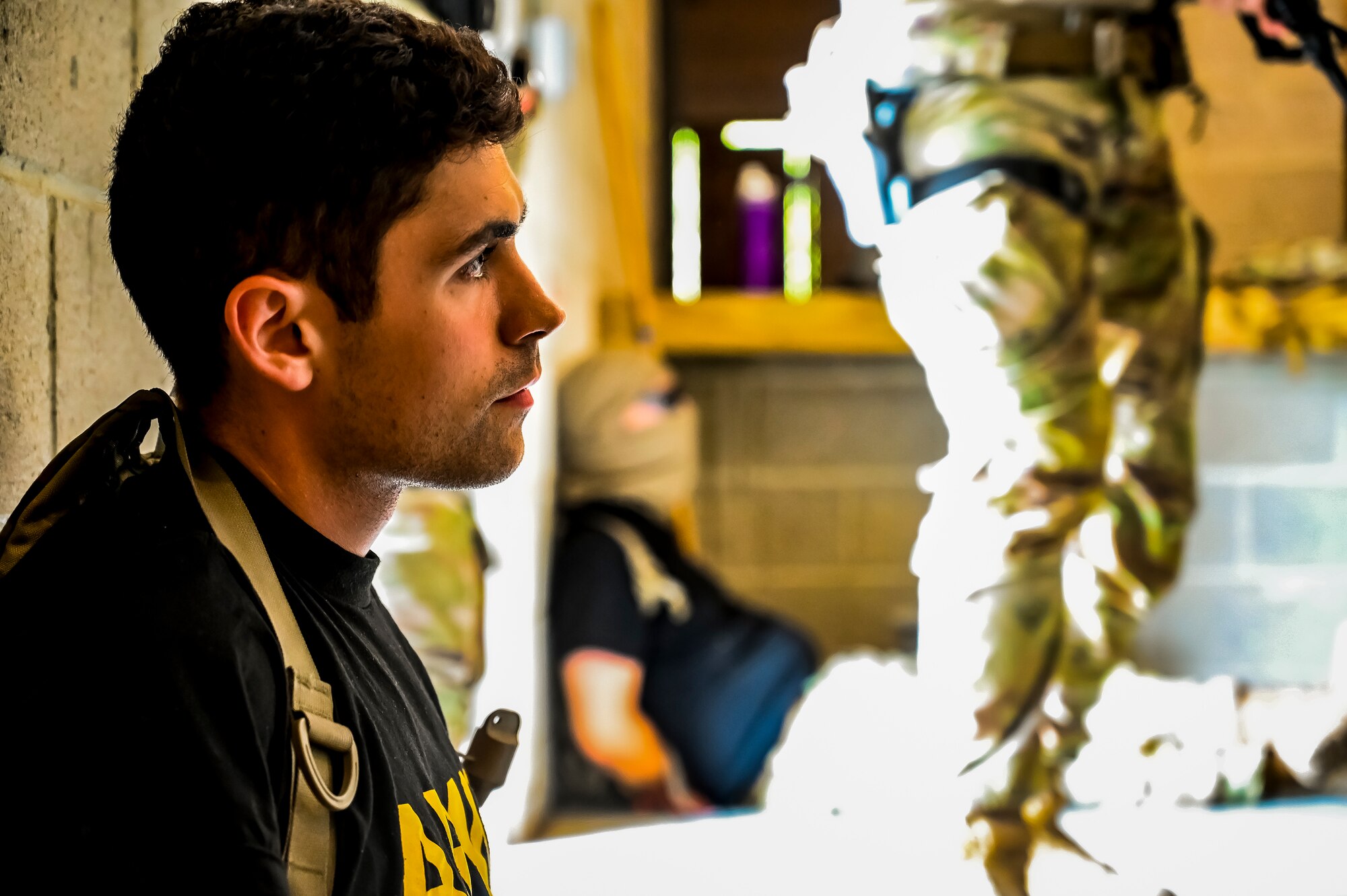 A U.S. Army National Guard Soldier assigned to the 333rd Military Police Brigade performs an STX lane as part of a simulated exercise on Joint Base McGuire-Dix Lakehurst, N.J., July 31, 2022. Soldiers from the 333rd MP Brigade, 340th MP Battalion gathered here for Gotham Justice, a four-week exercise that trained, challenged and improved Soldiers’ primary skill sets and core MP competencies required in detention operations and security and mobility support operations. (U.S. Air Force photo by Senior Airman Matt Porter)