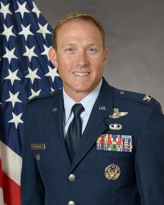 Official photo of Colonel Paul Davidson