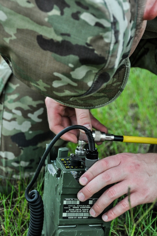 350th CACOM Army Reserve Soldiers train on antenna emplacement