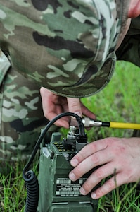 350th CACOM Army Reserve Soldiers train on antenna emplacement