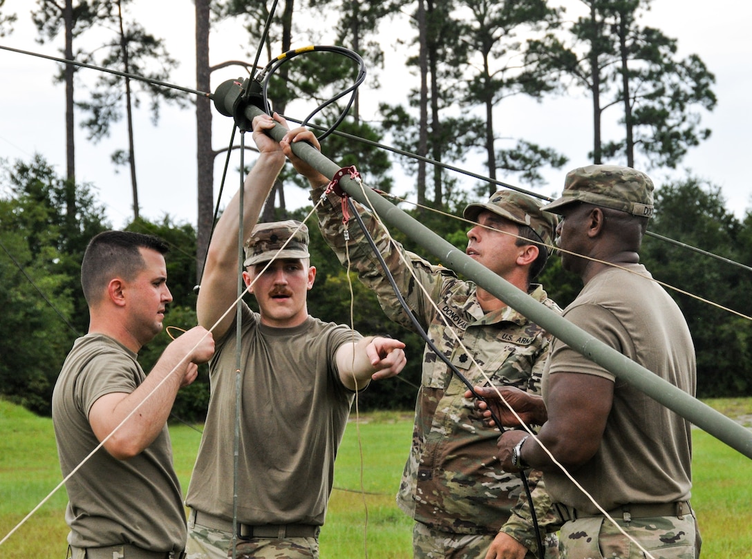 350th CACOM Army Reserve Soldiers train on antenna emplacement