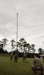 350th CACOM Army Reserve Soldiers train on antenna emplacement