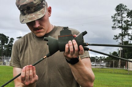 350th CACOM Army Reserve Soldiers train on antenna emplacement