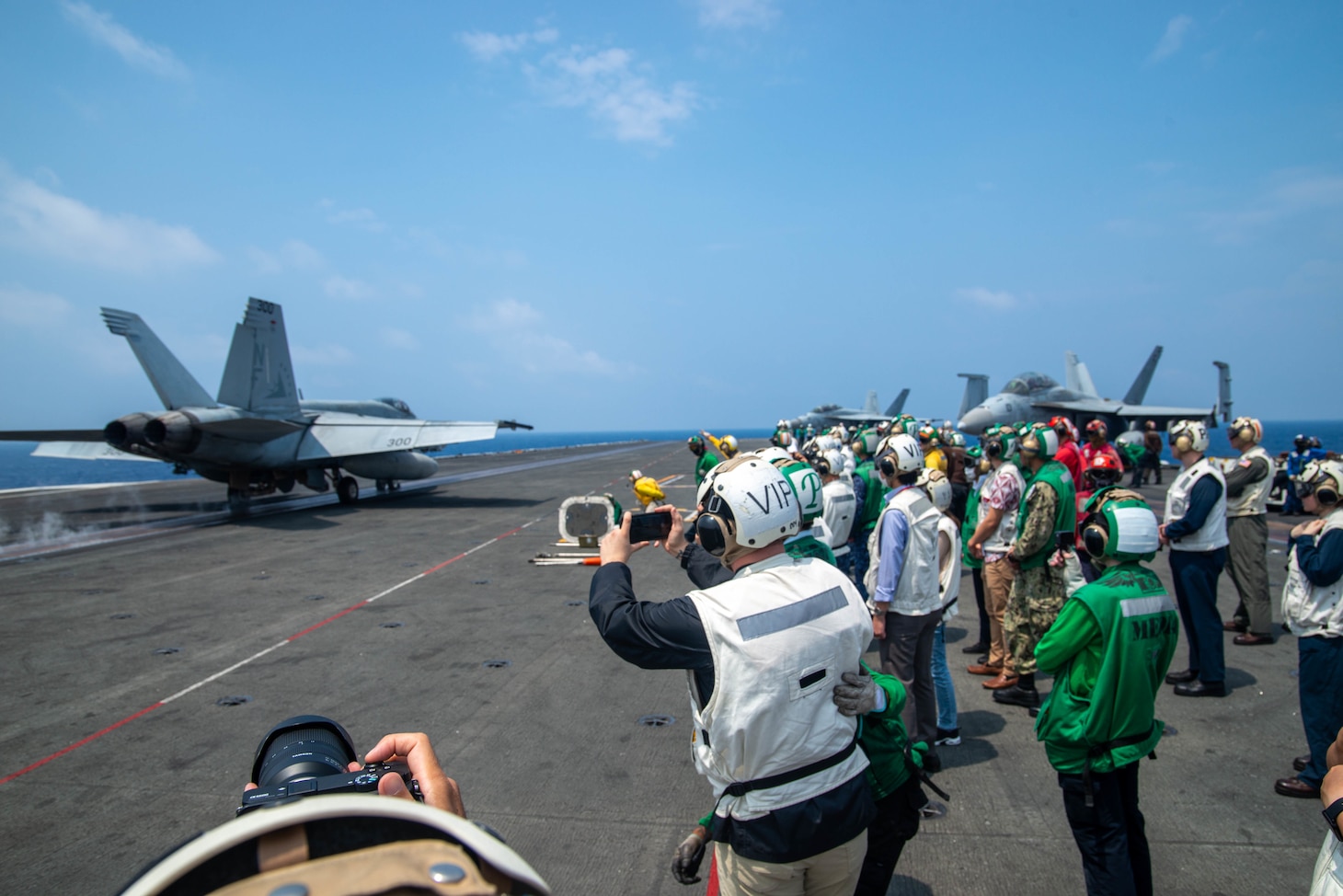 PHILIPPINE SEA (Aug. 5, 2022) Sailors assigned to the Japan Maritime Self-Defense Force (JMSDF) and media staff observe flight operations on the flight deck of the U.S. Navy’s only forward-deployed aircraft carrier USS Ronald Reagan (CVN 76) in the Philippine Sea, Aug. 5. Vice Adm. Tatsuya Fukuda, Commander, Fleet Escort Force, JMSDF and his staff, as well as members of the Japan Ministry of Defense and media personnel, observed flight operations and toured various parts of the ship during their time aboard. Ronald Reagan, the flagship of Carrier Strike Group 5, provides a combat-ready force that protects and defends the United States, and supports alliances, partnerships and collective maritime interests in the Indo-Pacific region. (U.S. Navy photo by Mass Communication Specialist 3rd Class Gray Gibson)