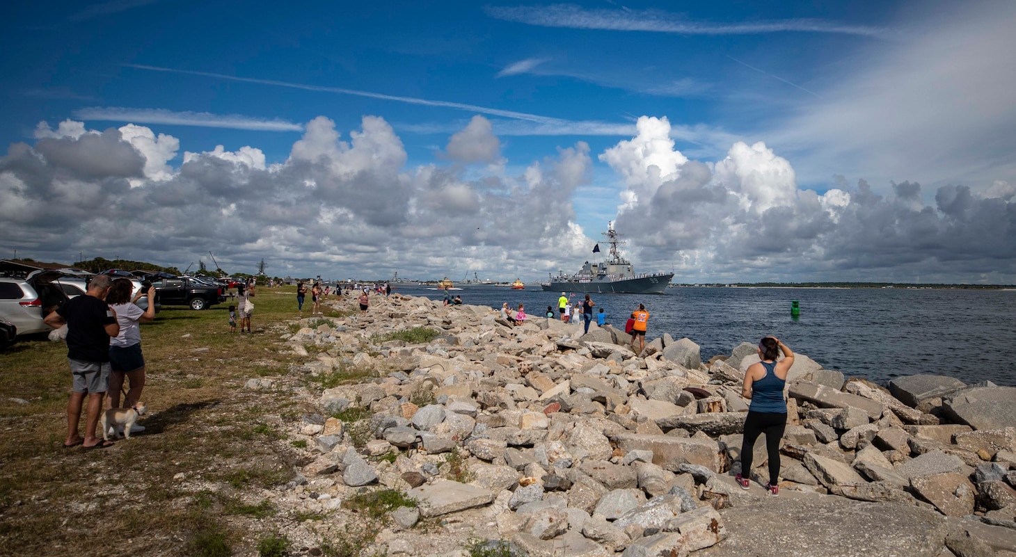 The Arleigh Burke-class guided missile destroyer USS Farragut, assigned to the George H.W. Bush Carrier Strike Group, departed Naval Station Mayport on a scheduled deployment, Aug 6, 2022.