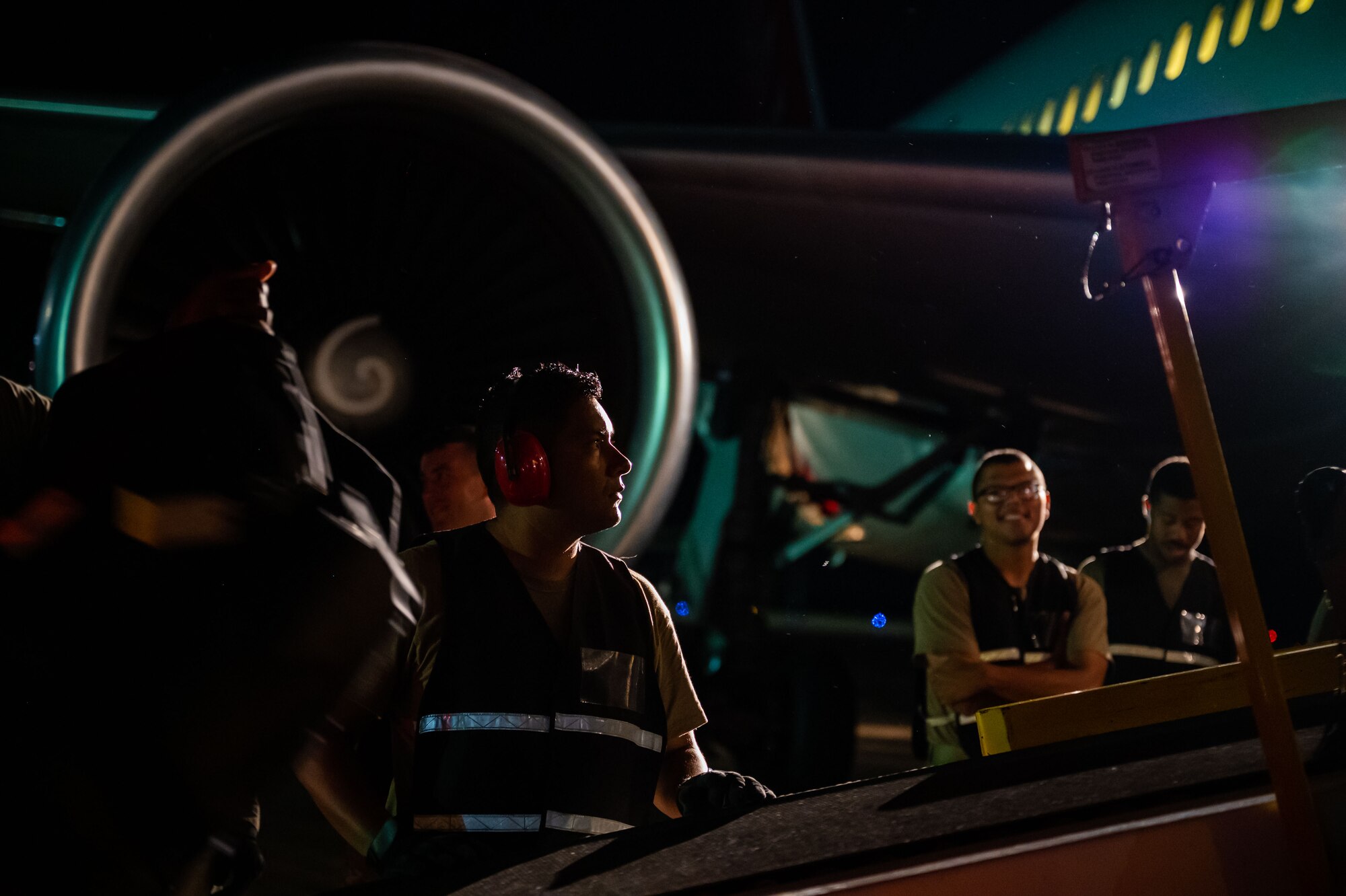 Shaw AFB Airmen load luggage onto an aircraft