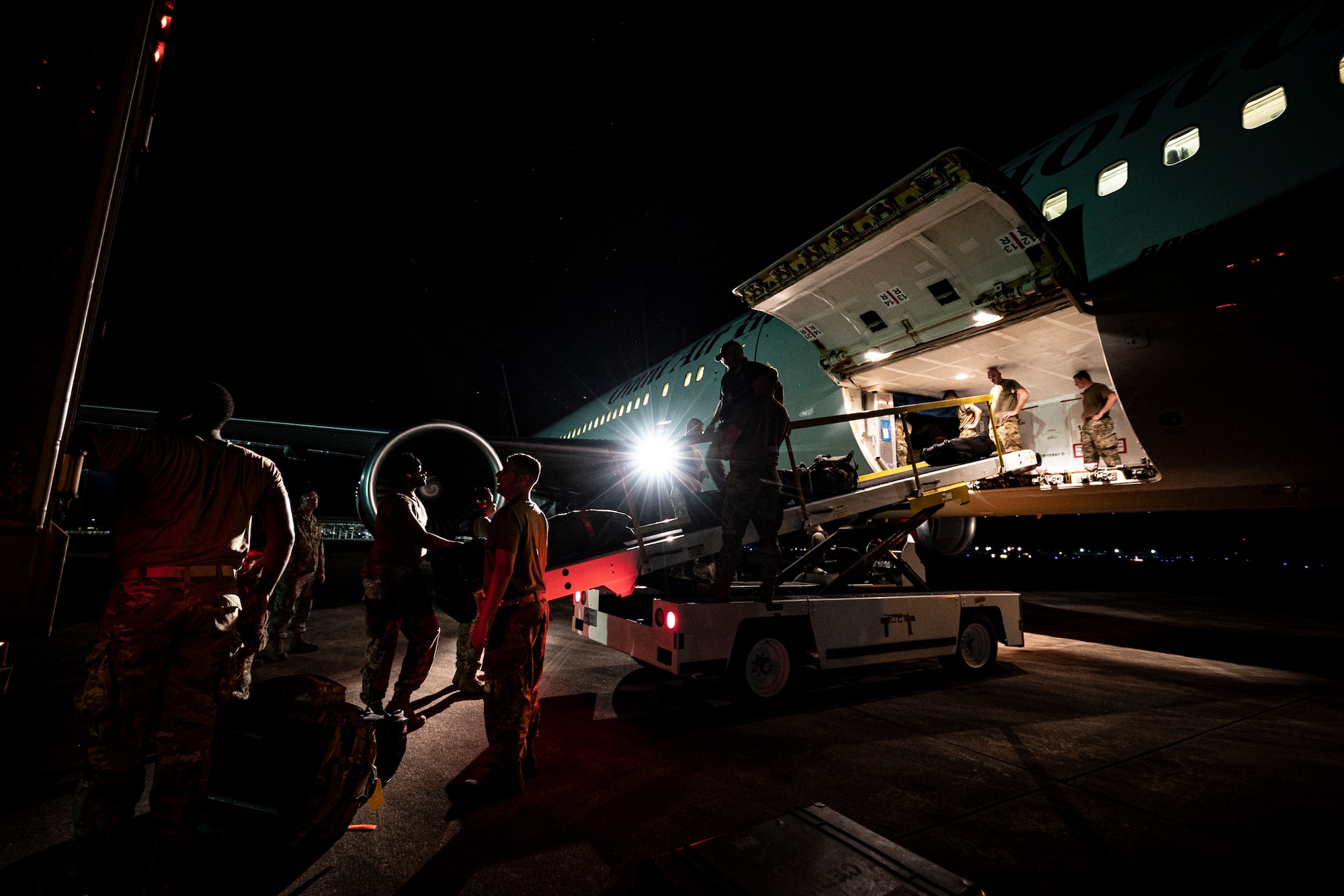 Shaw AFB Airmen load luggage onto an aircraft