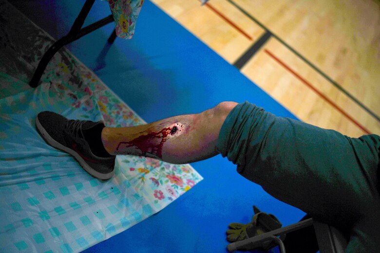 Medical personal get “victims” ready for the exercise through moulage. The wounds look genuine to give the exercise a realistic feeling.