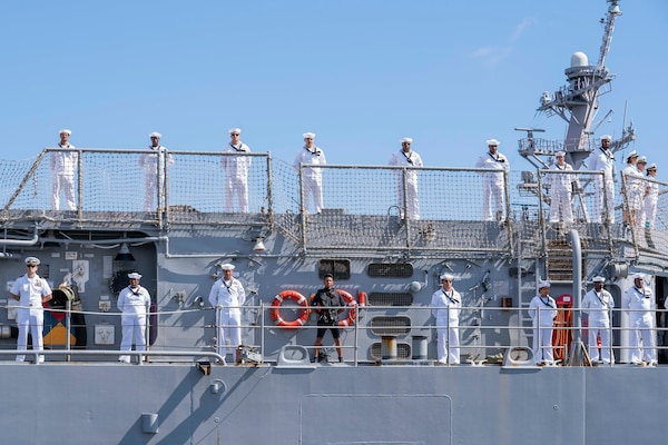USS Leyte Gulf (CG 55) departs Naval Station Norfolk for a scheduled deployment.