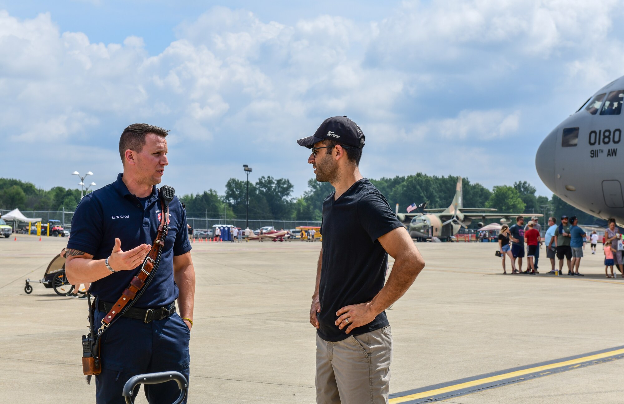 910th taxis in to WingsnWheels > Youngstown Air Reserve Station