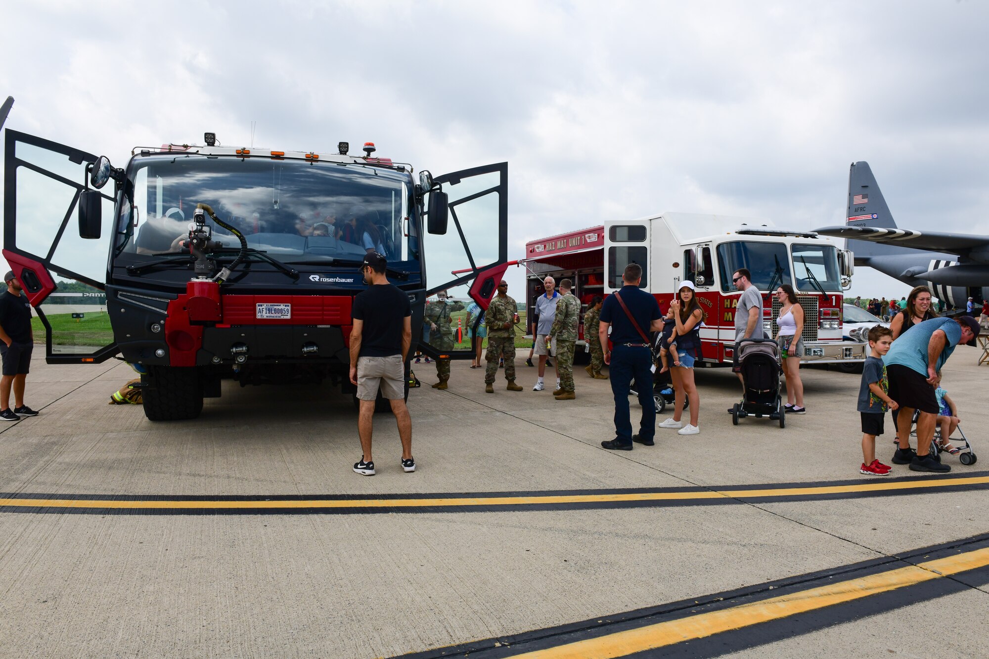 910th taxis in to WingsnWheels > Youngstown Air Reserve Station