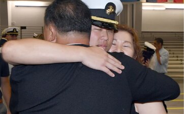 GREAT LAKES, Ill. (July 18, 2022) – Family members hug a Naval Reserve Officers Training Corps (NROTC) New Student Indoctrination (NSI) Cycle 2 midshipman following a graduation ceremony in the Midway Ceremonial Drill Hall at Recruit Training Command (RTC), July 18. Upon completion of NSI, the midshipmen will start their freshman year of the NROTC program at colleges and universities nationwide this fall. NSI is an indoctrination program hosted at RTC, and provides midshipmen with a common military training orientation. NSI provides basic training in five warfighting fundamentals – firefighting, damage control, seamanship, watchstanding and small arms handling and marksmanship – to begin creating basically trained and smartly disciplined future Navy and Marine Corps officers. NROTC is overseen by Commander, Naval Service Training Command (NSTC), Rear Adm. Jennifer S. Couture, which supports naval accessions training for 98 percent of the Navy’s new officers and enlisted Sailors. (U.S. Navy photo by Scott A. Thornbloom)